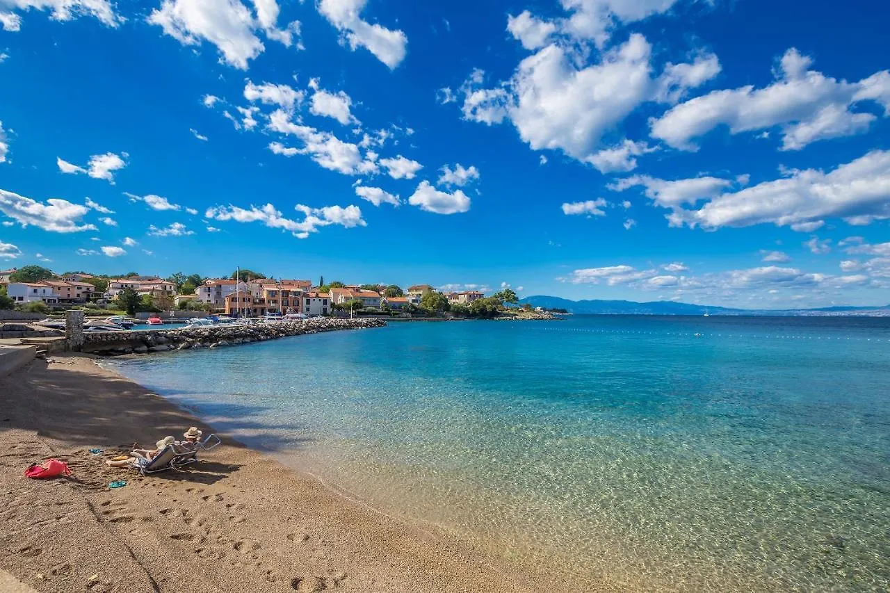 Apartments With A Parking Space Vantacici, Krk - 19382 Malinska 0*,